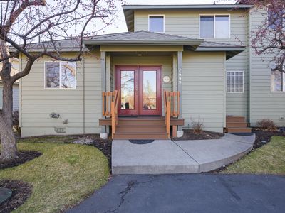 999 Golden Pheasant Dr