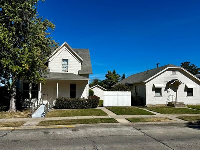 325 W 4th St