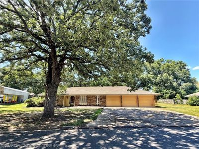 1705 E Edmondson Dr