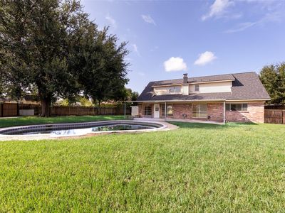 3911 Thistlewood Dr