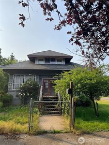906 Maple Street