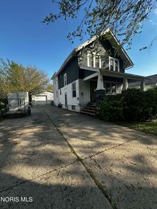 421 Center St
