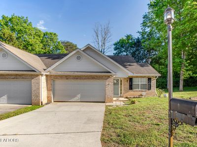 146 Oak Place Cir