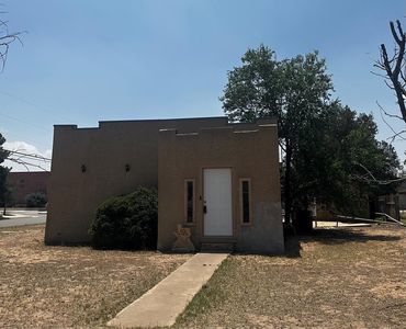 401 W Pine Ave