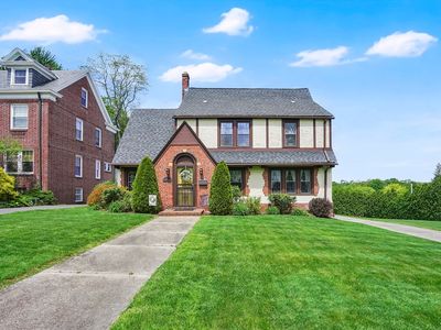 146 Bellevue Ave
