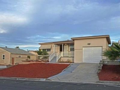 811 Gwen St