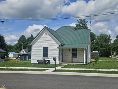 104 W Poplar St
