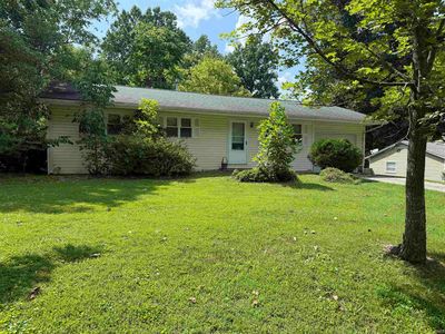 207 White Ln