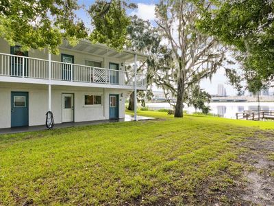 320 Lakeview St APT 100