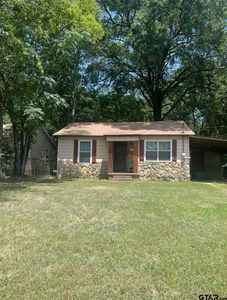 Property at 1306 W 10th St, Mount Pleasant, TX