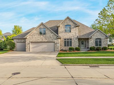 309 E Stratford Ln