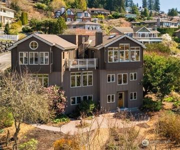 1105 Daley Place