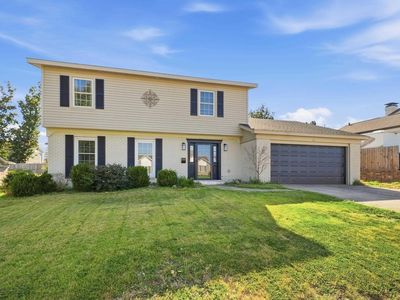 13 Coachlight Dr