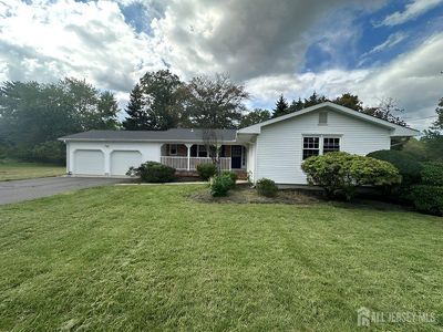 Property at 28 Rockleigh Dr, Ewing, NJ
