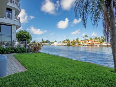3100 NE 48th Street #806