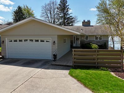 809 W Lake Ave
