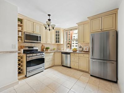 200 E 58th St APT 11H