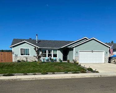 111 Streamside Ln