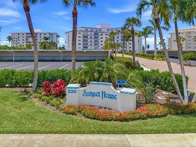 220 Seaview Ct APT 413