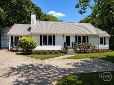 145 Pettits Lane