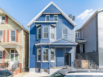 19 Komorn St