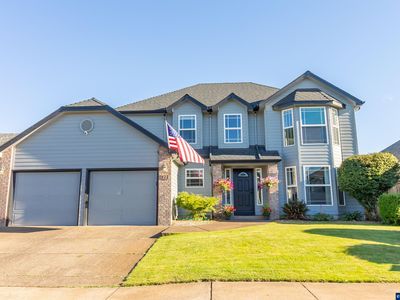 822 Merlot Ave NE