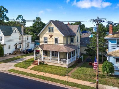 709 Bridgeboro St