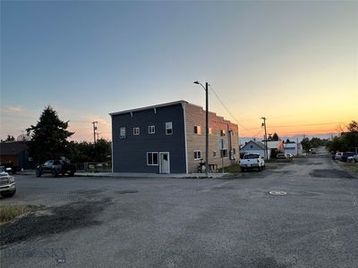 19 2nd Ave NE