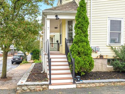 7 Bisson St