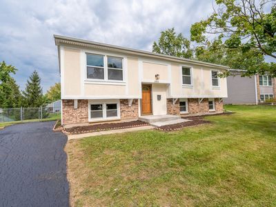 Property at 3012 Scenicwood Ln, Woodridge, IL