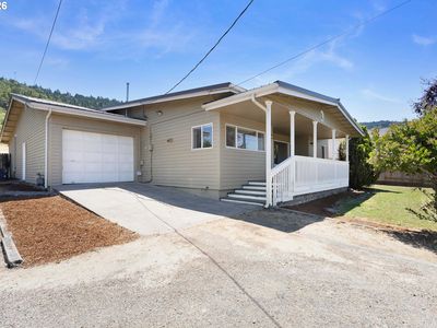 1402 Lookingglass Rd