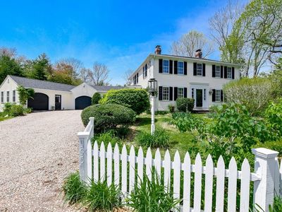 595 New Bedford Rd