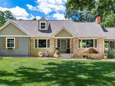 1272 Country Club Dr