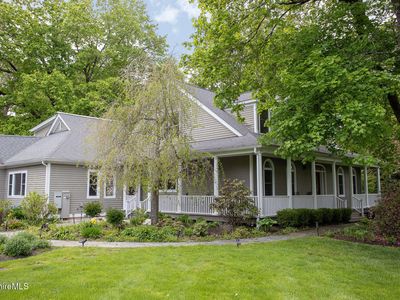 3 Cornwall Dr