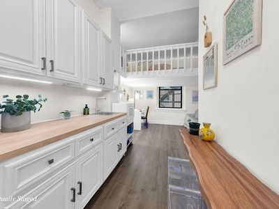 140 W 69th St APT 61B