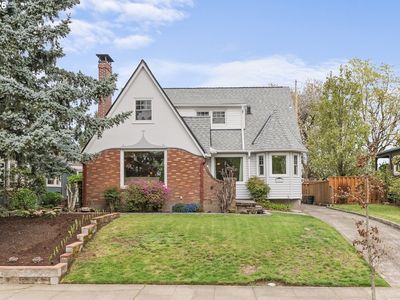 7017 NE Sacramento St