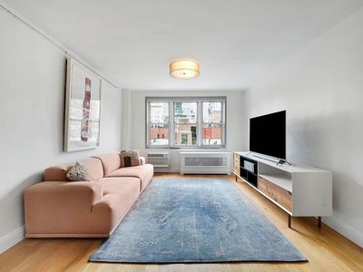 160 E 27th St APT 8F