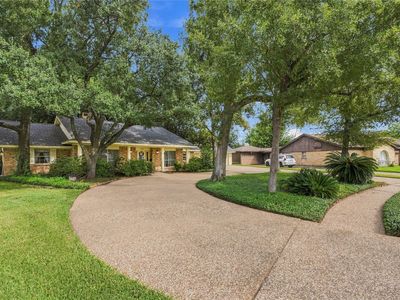 203 Ballantrae Ln