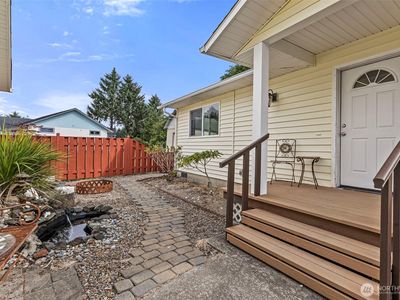 526 Sunset Avenue NE