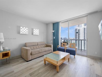 18683 Collins Ave #2503