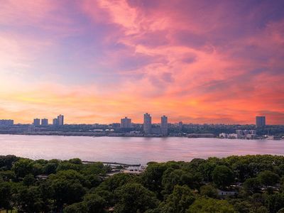 411 W End Ave APT 18D