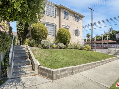 2372 S Beverly Glen Blvd