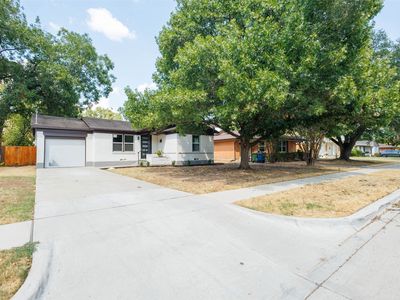 1011 E Alan Ave