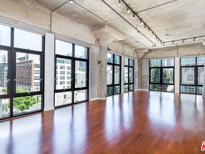 330 W 11th St APT 406