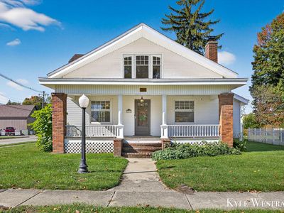 204 Lincoln Lake Ave SE