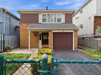 70 W 24th St