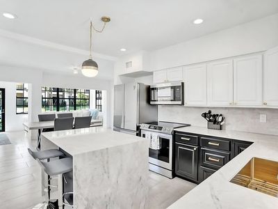 541 NE 14th Ct