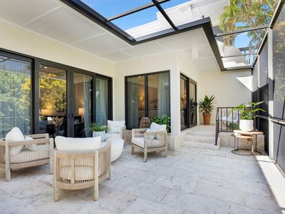 2 Lakeside Ln