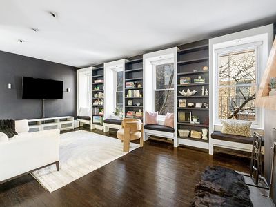 325 W 52nd St