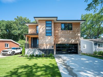 216 W Bloomfield Ave